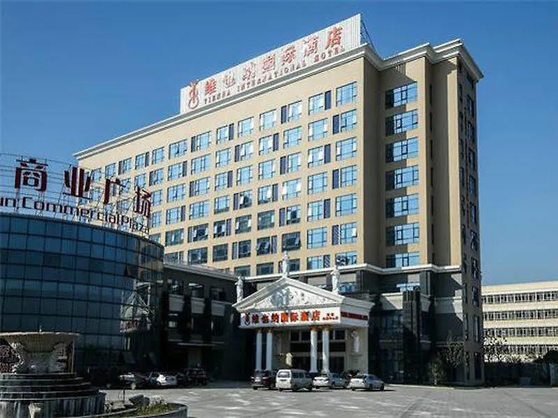 Vienna Hotel Shanghai Hongqiao Convention & Exhibition Center 4*,